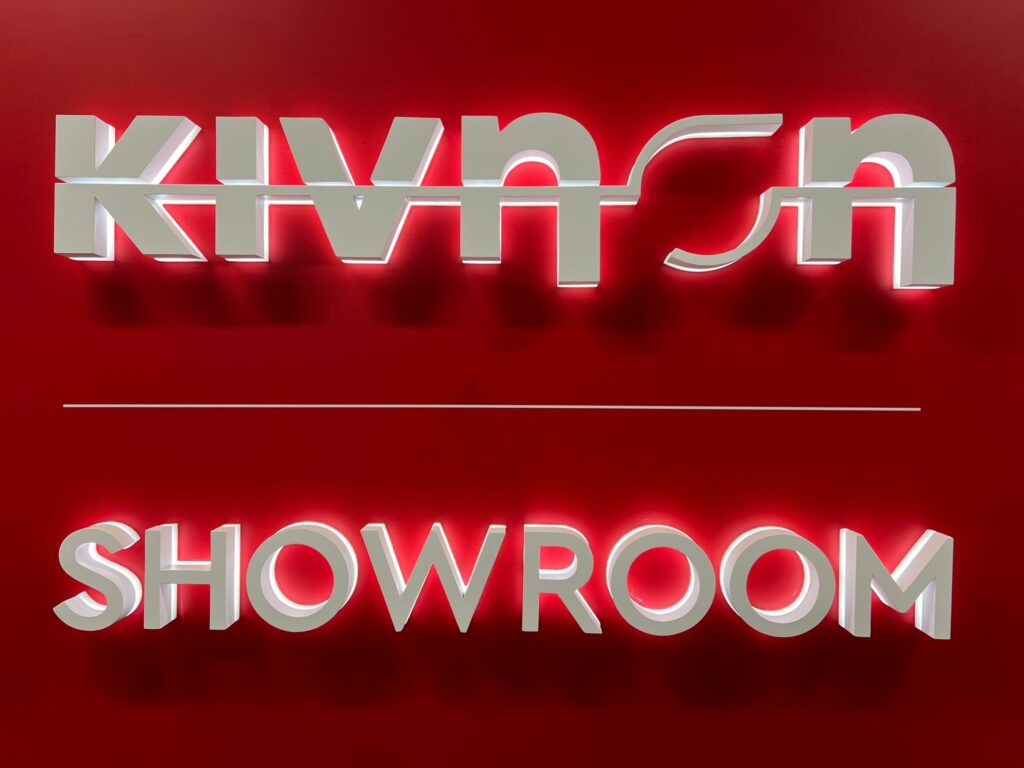 New Kivnon Showroom - Cantral title Red Column